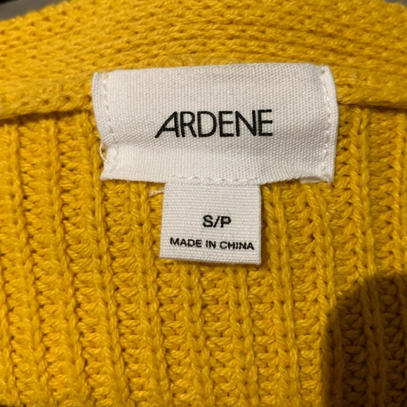 Yellow sweater crop top - Picture 3 of 3